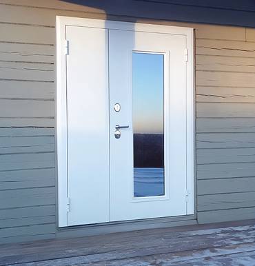 Белая порошковая дверь со стеклом
