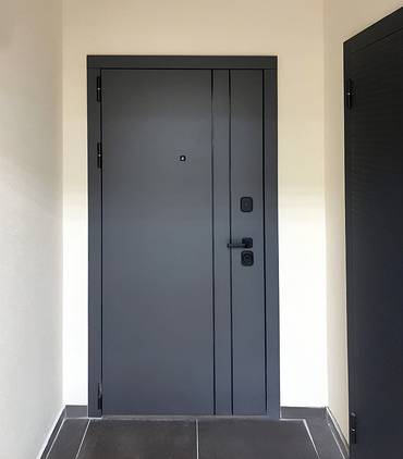 Дверь МДФ с вертикальными полосками