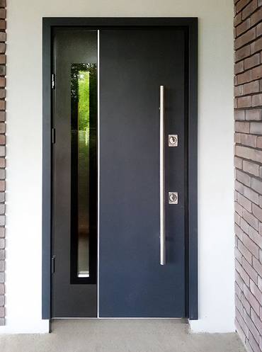 Дверь на входе в дом