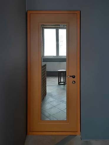 Дверь с МДФ и зеркалом внутри