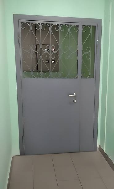 Дверь со сварной решеткой