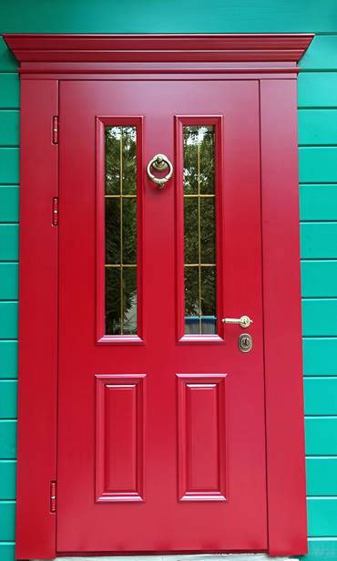Красная остекленная дверь
