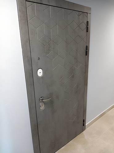 Квартирная дверь с МДФ