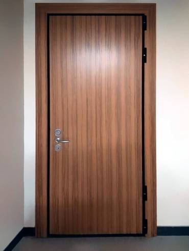 Ламинированная дверь для квартиры