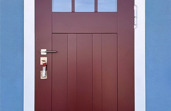 Изготовление дверей с остеклением и импостами для частных домов